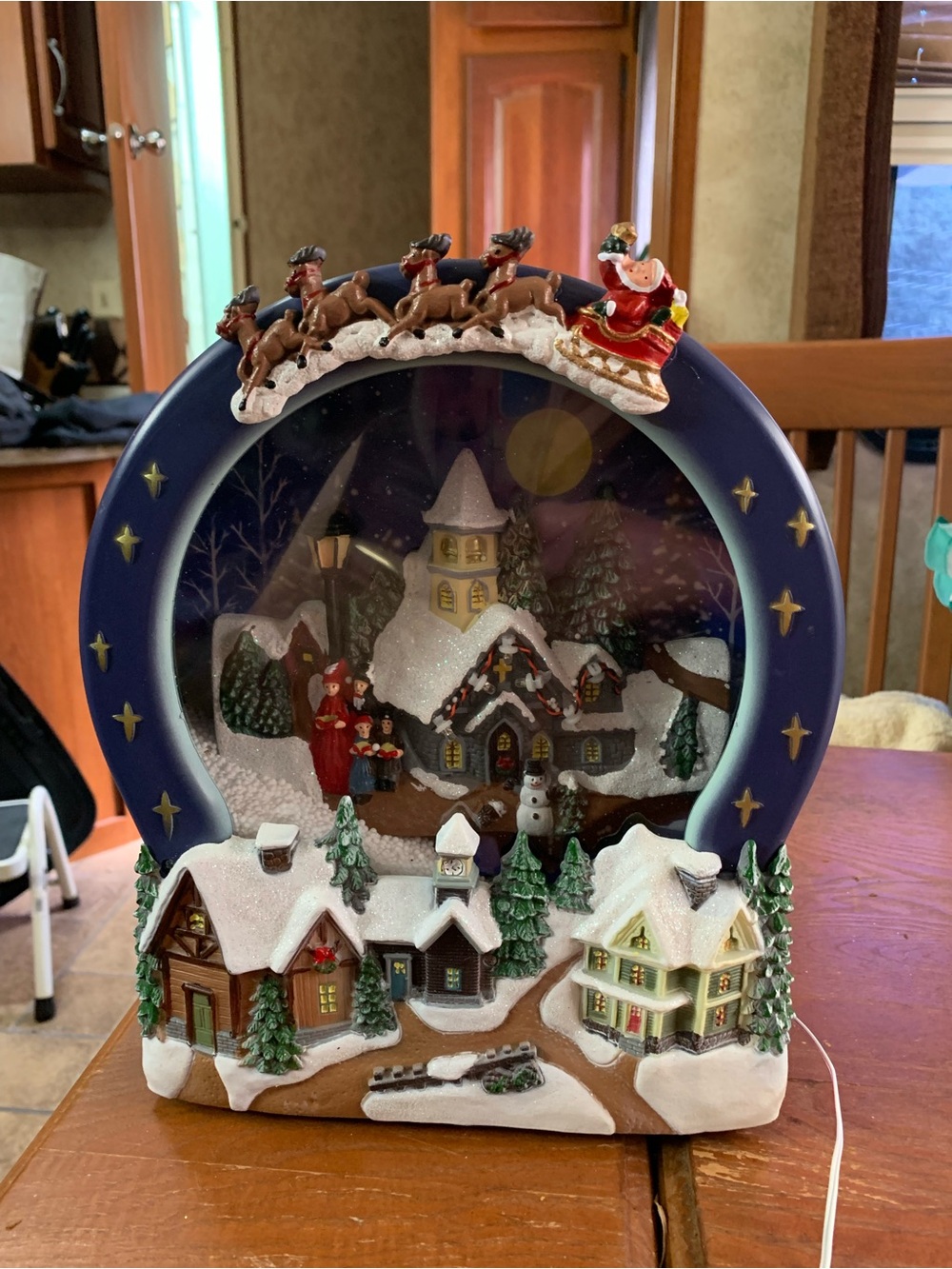 Avon 2013 Lighted Musical Snowy Motion Musical Snow Globe Display